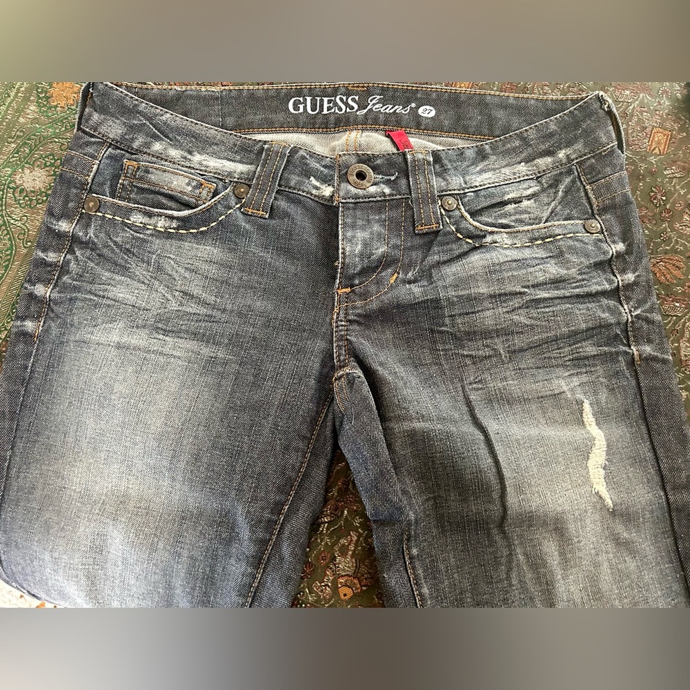 Women’s GUESS jeans size 27, barely worn, super cute wash!